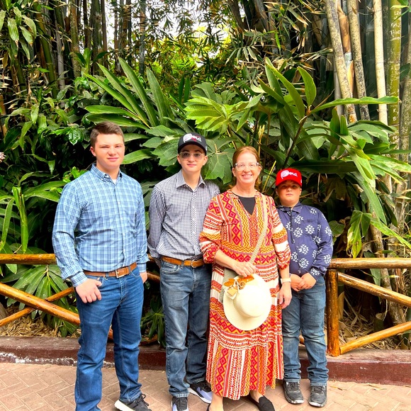 Meet your Posher, Posh - Picture 1 of 7